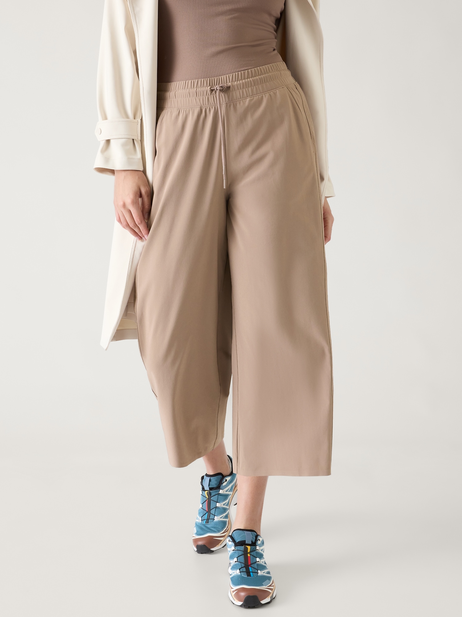 Stretch woven wide leg cropped pants, perfect for my 5'5” legs