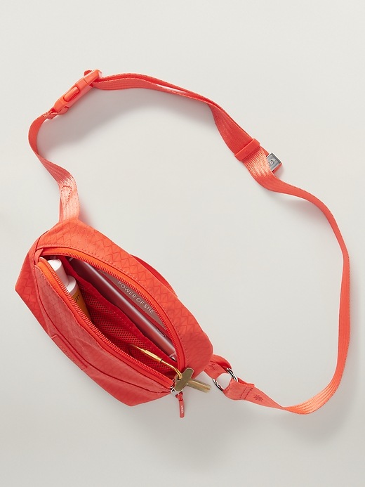 Excursion Crossbody Belt Bag Athleta
