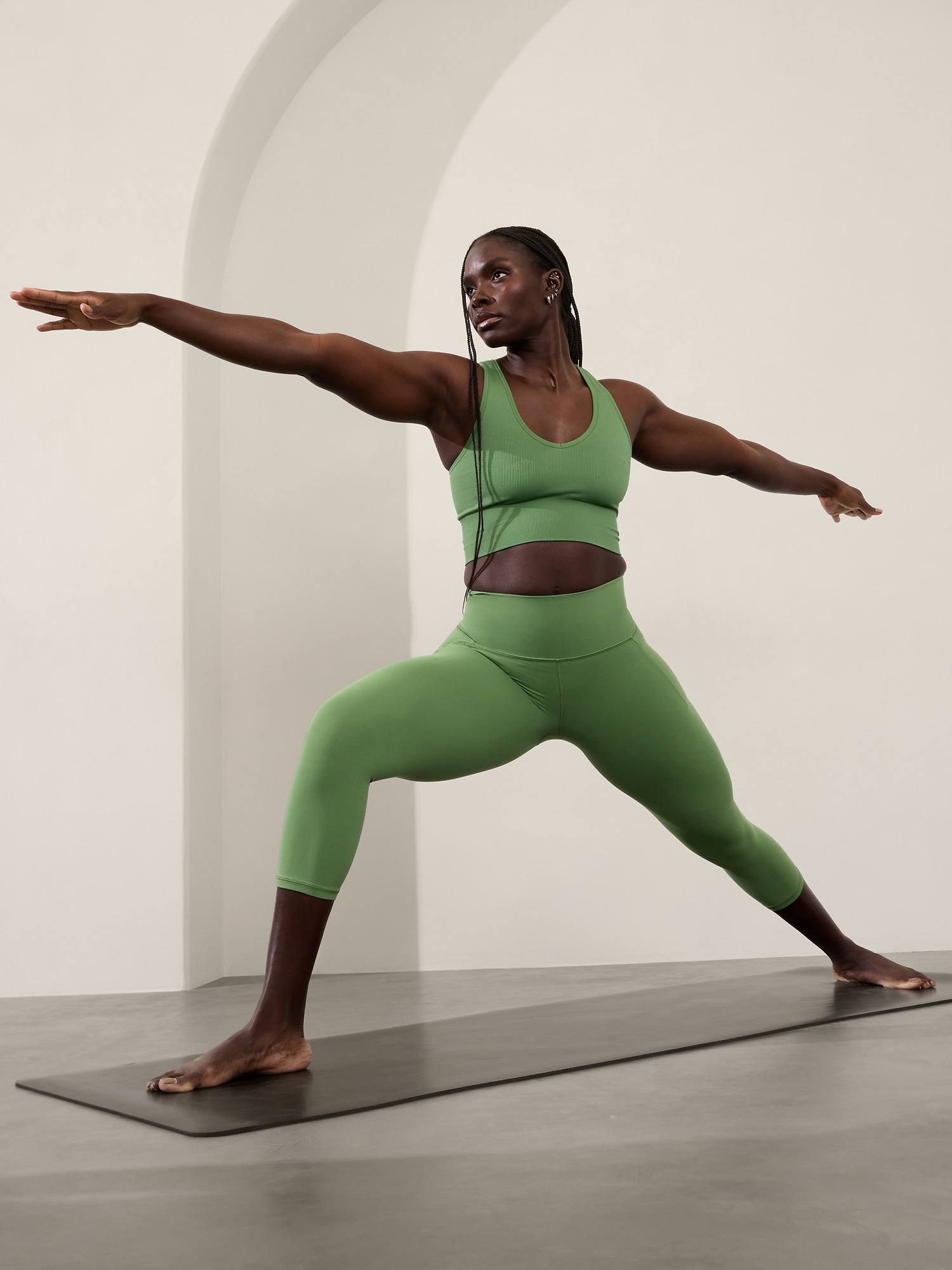 Athleta Womens Leggings Size Medium Mesh Vented Crop Capri Yoga Gym Black M