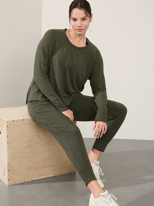 Image number 5 showing, Coaster Luxe Recover High Hip Sweatshirt