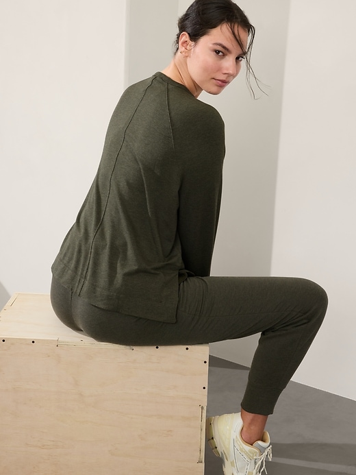 Image number 6 showing, Coaster Luxe Recover High Hip Sweatshirt