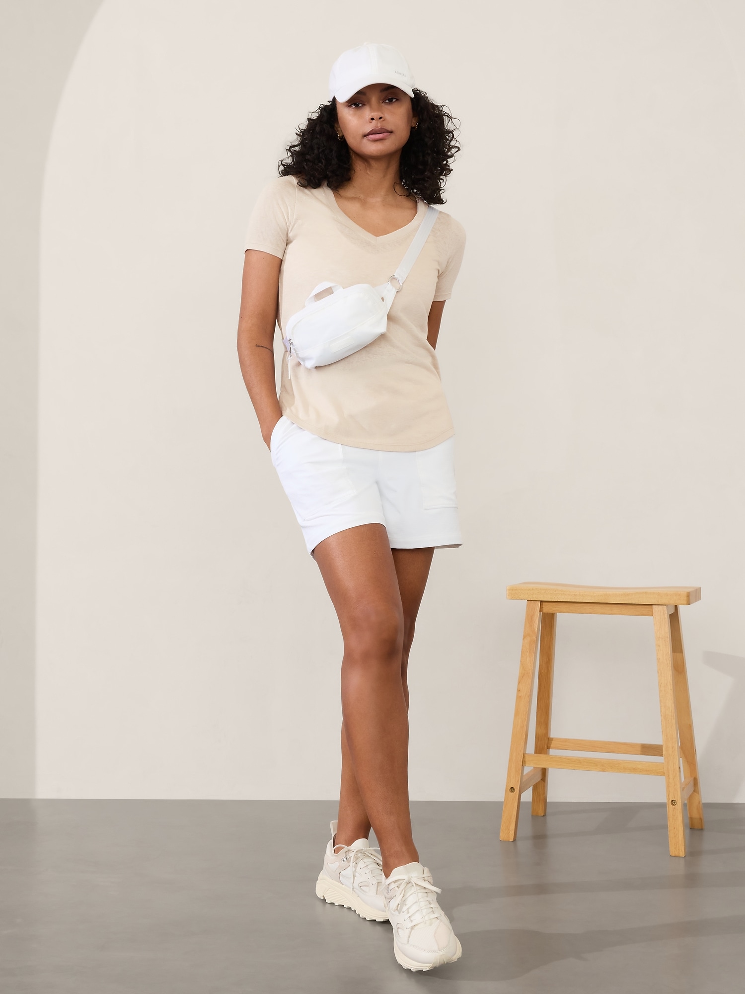 Breezy Scoop V Tee - Beige