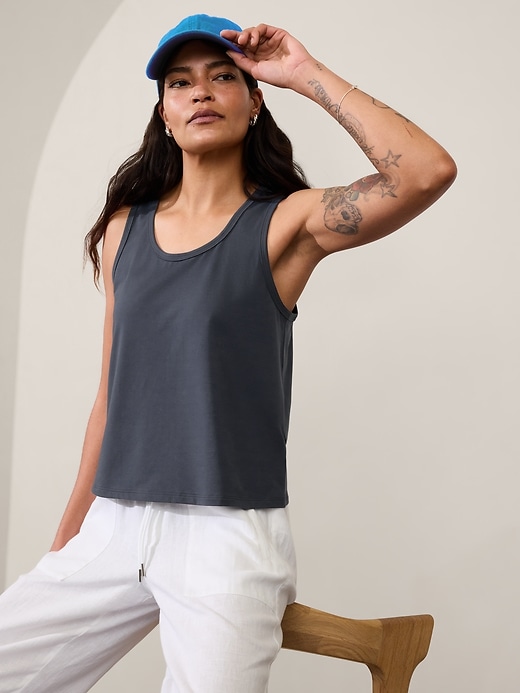 1 of 8 showing, with the color Cosmos of product Essential Tank