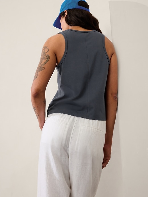 2 of 8 showing, with the color Cosmos of product Essential Tank