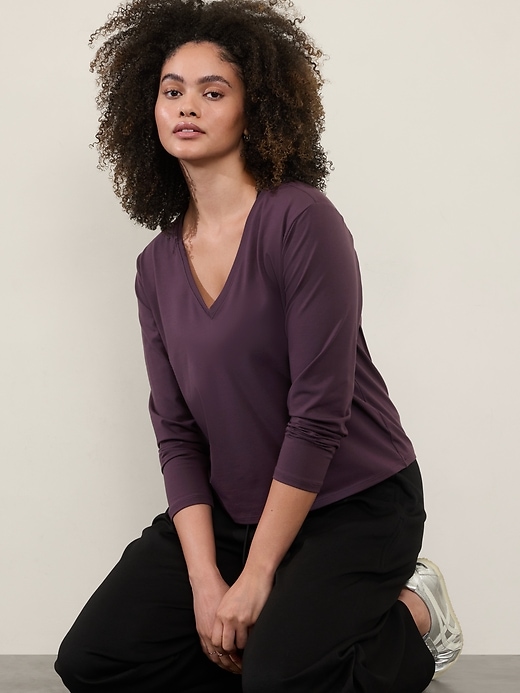 Image number 7 showing, Essential V-Neck Top