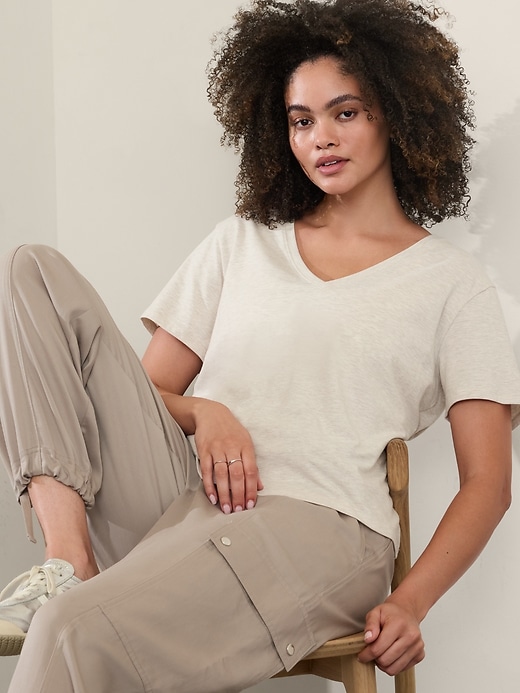 Image number 7 showing, Essential V-Neck Tee