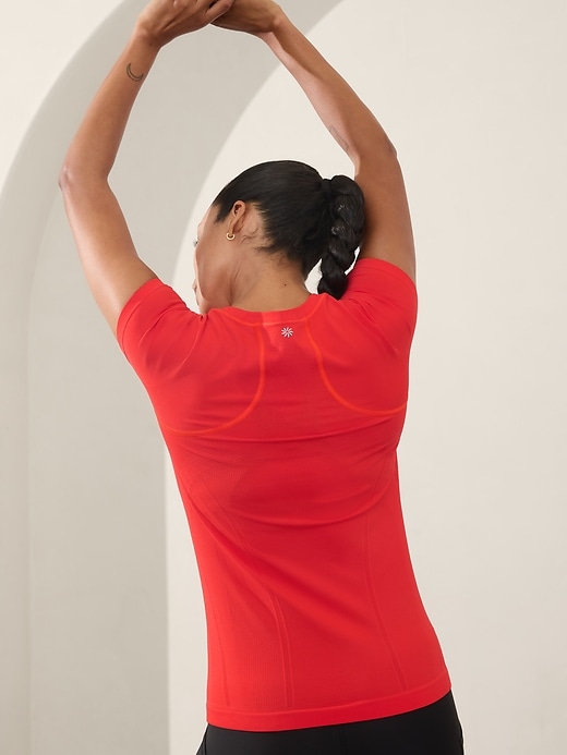 Image number 2 showing, Momentum Seamless Tee