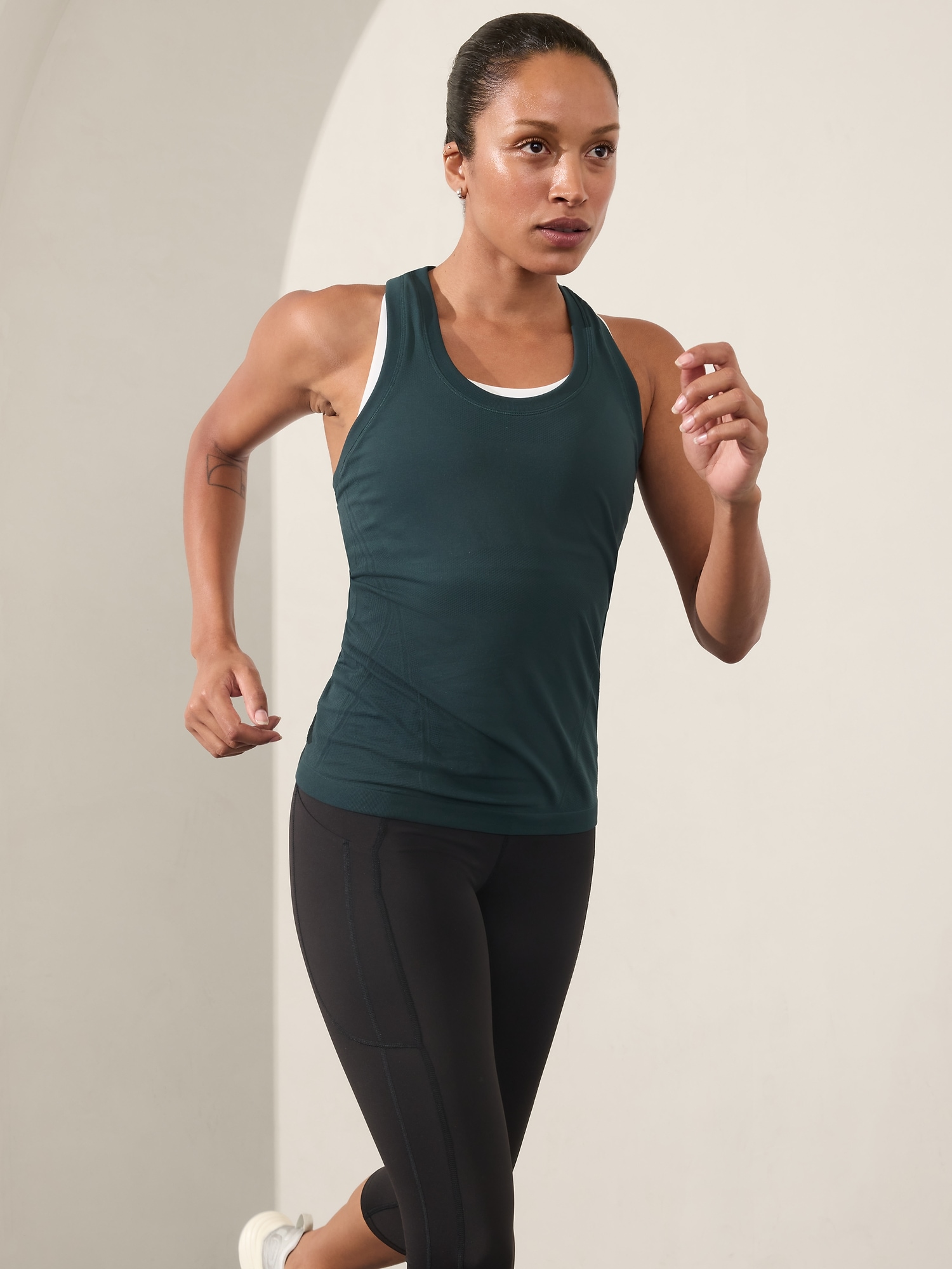 Momentum Seamless Tank