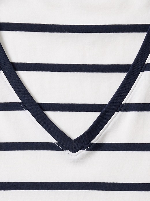 Essential V-Neck Tee