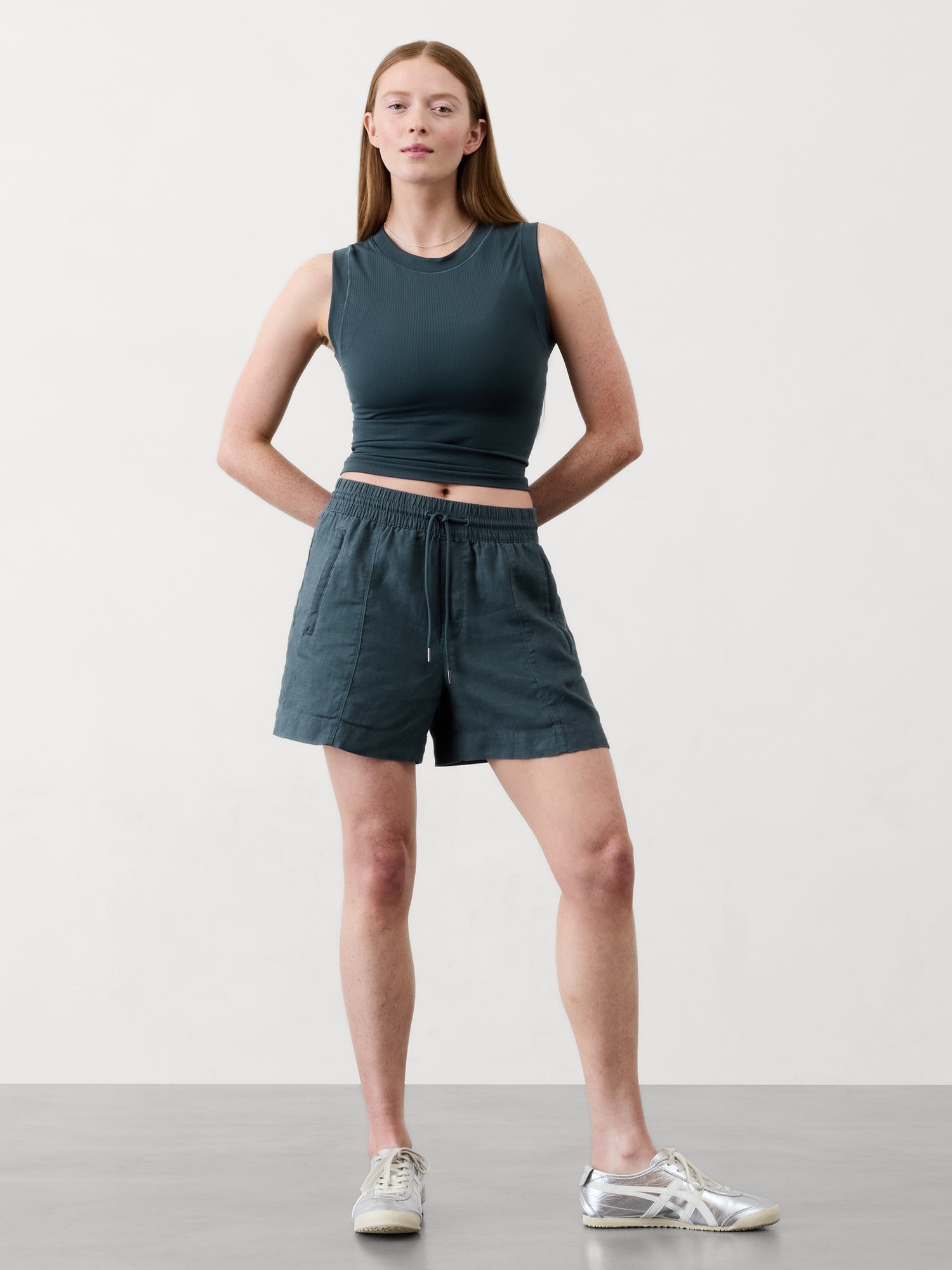 ATHLETA RETREAT LINEN MID RISE SHORT 