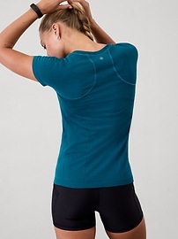 Momentum Seamless Tee
