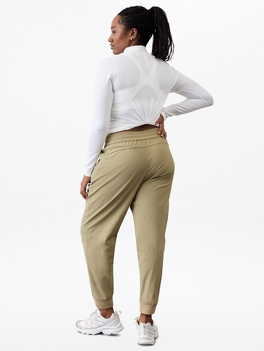 Image number 3 showing, Trekkie Relaxed Mid Rise Jogger