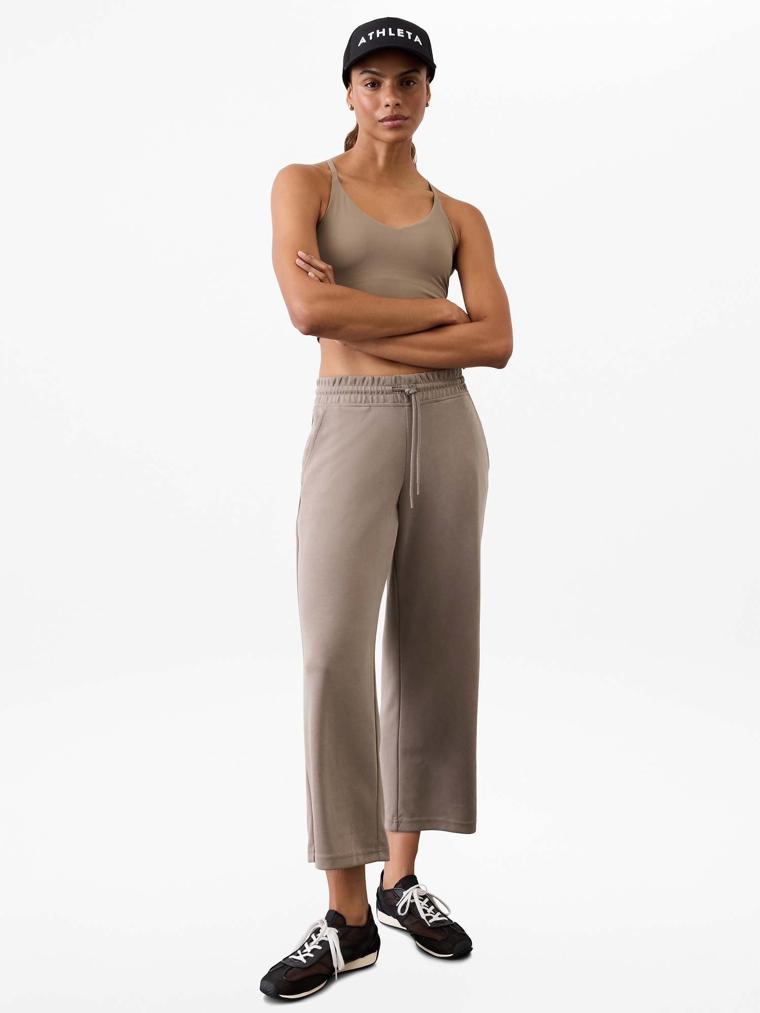 Seasoft Mid Rise Straight Crop