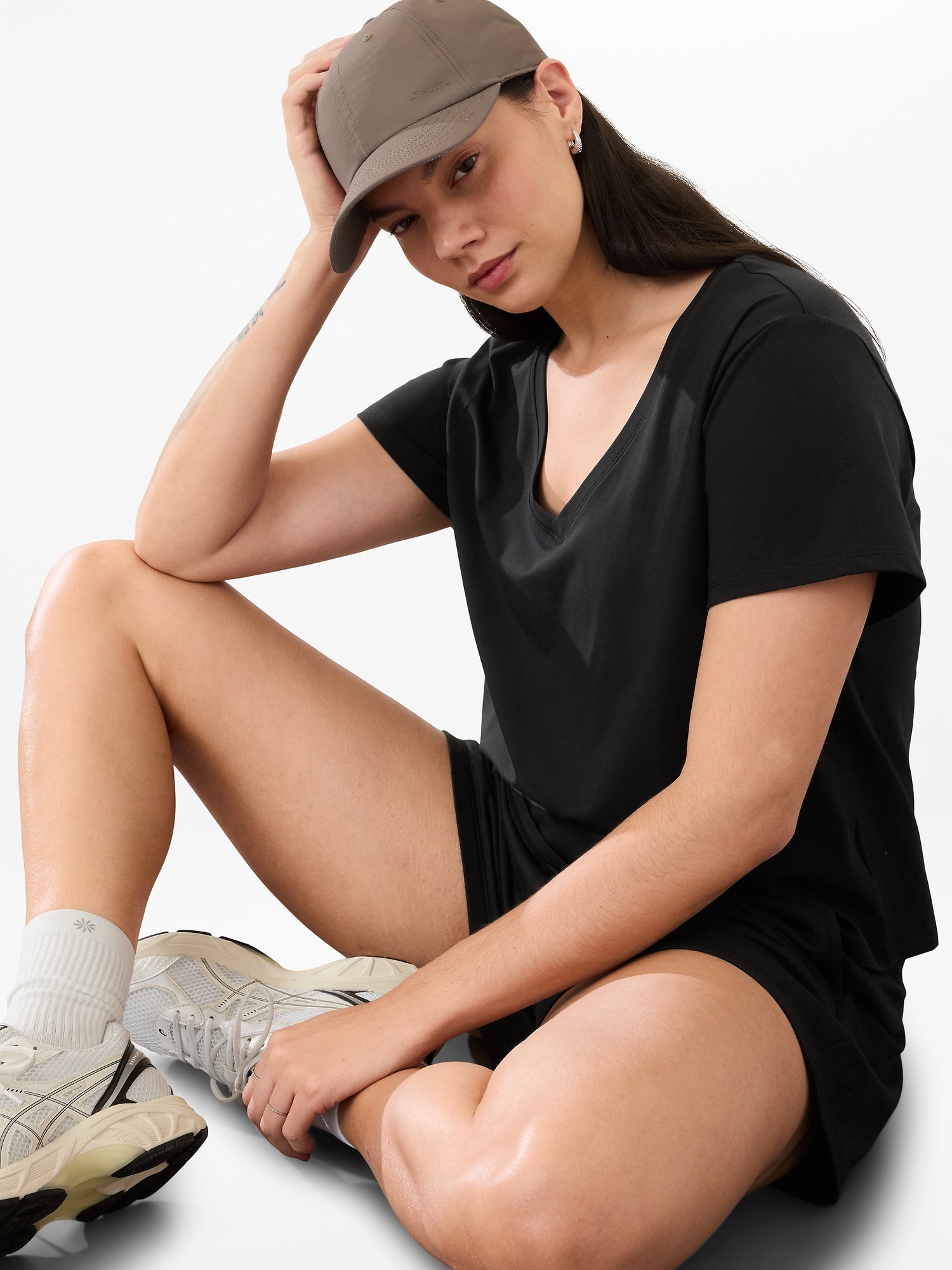 Essential V-Neck Tee - Black