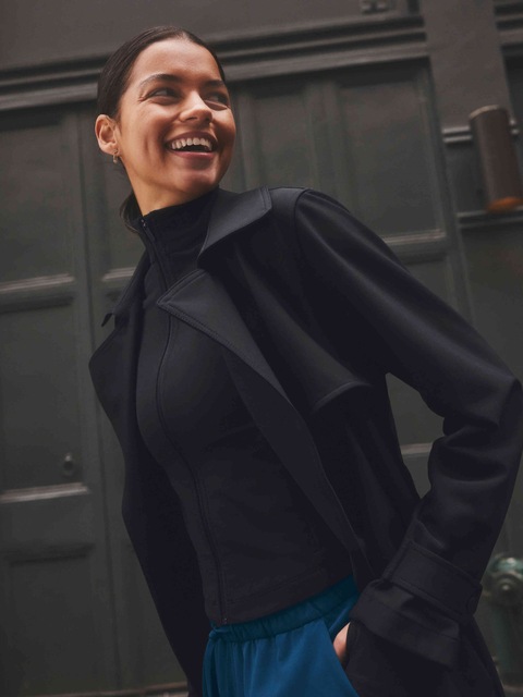 Salutation Crop Jacket - Black