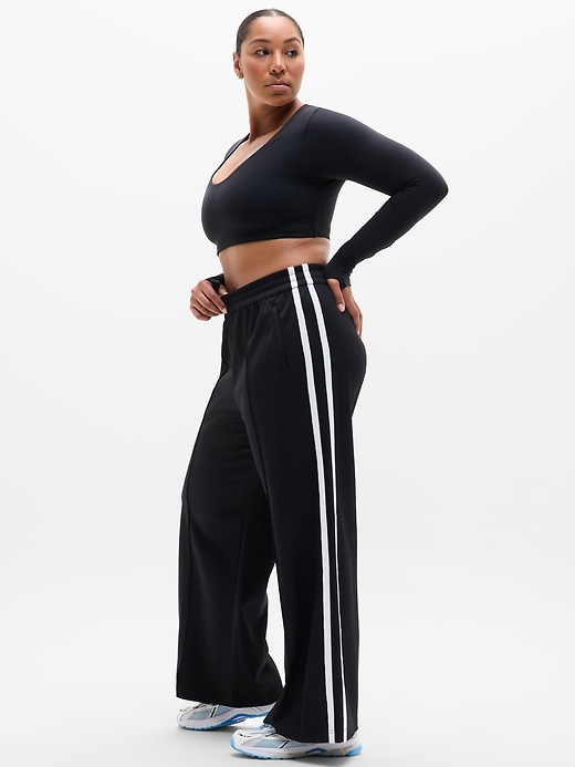 Image number 3 showing, Transcend Scoop Crop Top