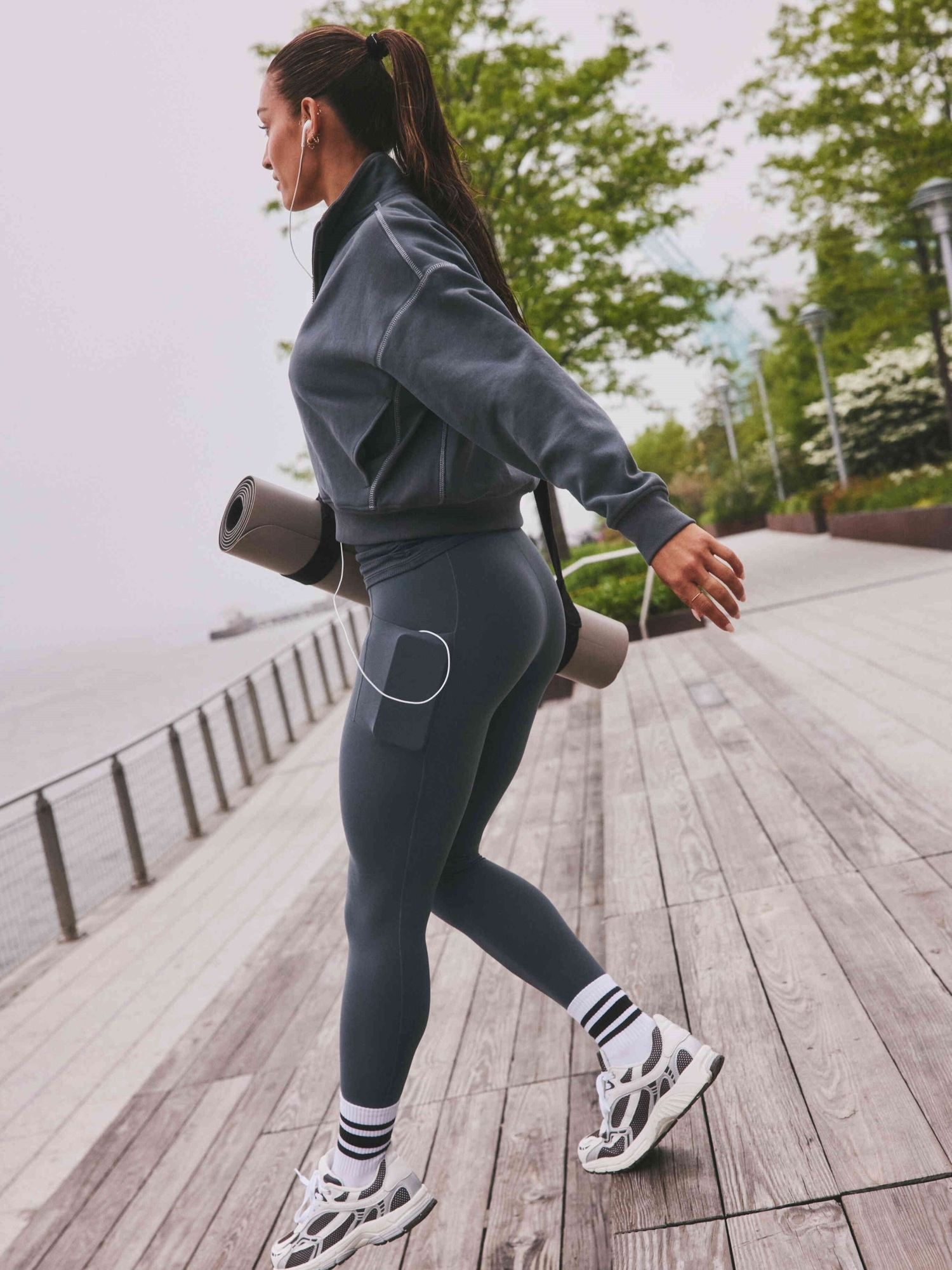 Athleta Salutation Stash Fold Over 7/8 Legging In Gray