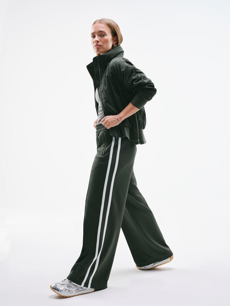 Athleta Tempo Mid Rise Wide Leg Track Pant In Green