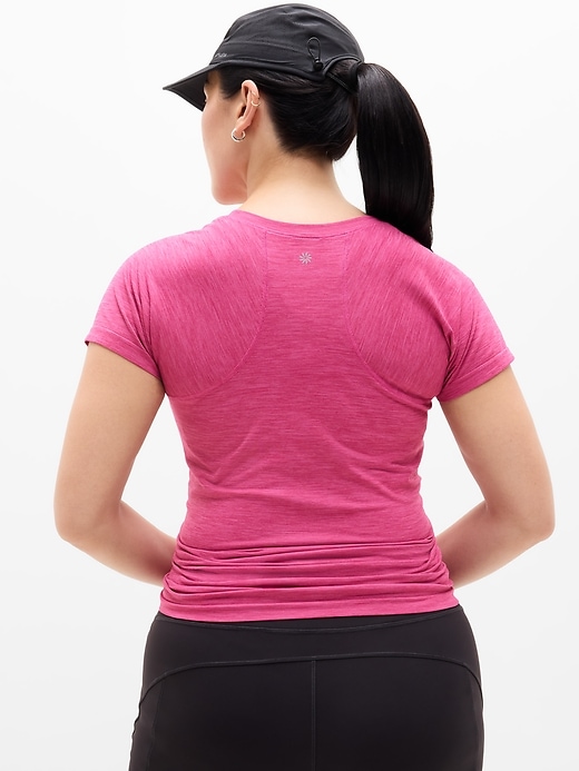 Momentum Seamless Tee