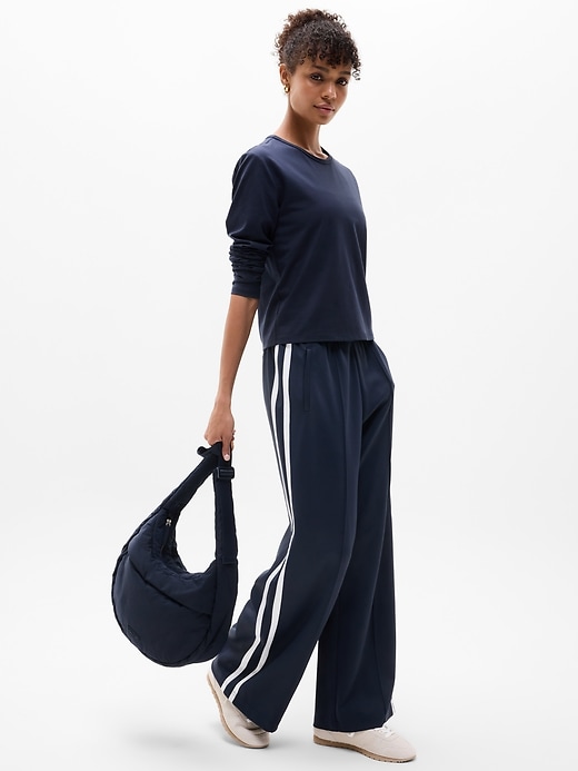 Image number 2 showing, Essential Top