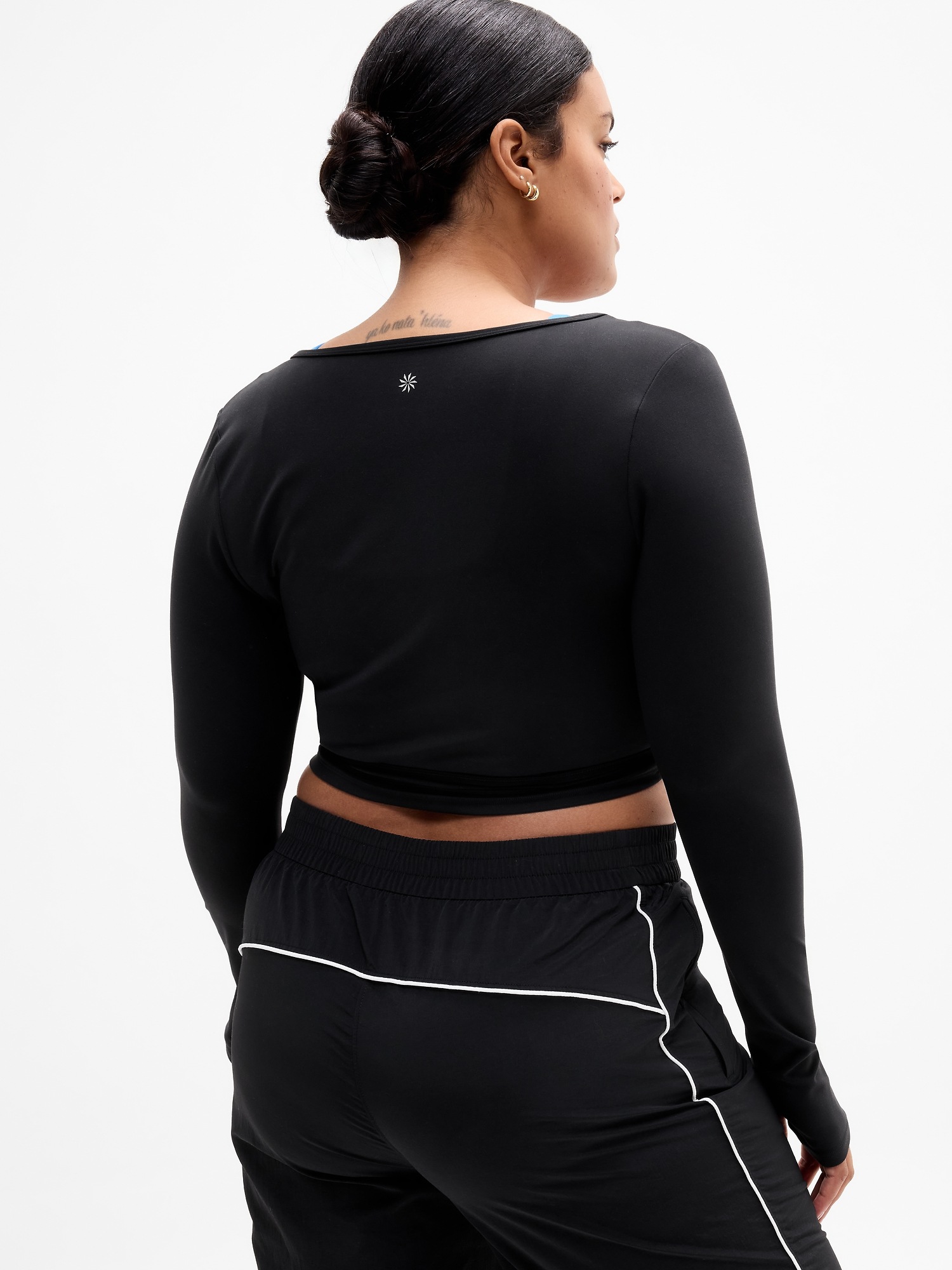 Женский топ Athleta Transcend Wrap Crop, цвет: Чёрный — фото 5