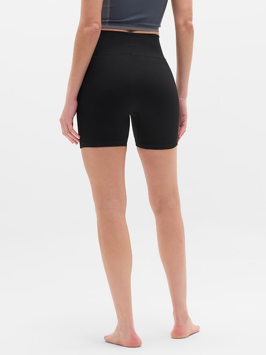 Image number 3 showing, Recharge Seamless 5" Short