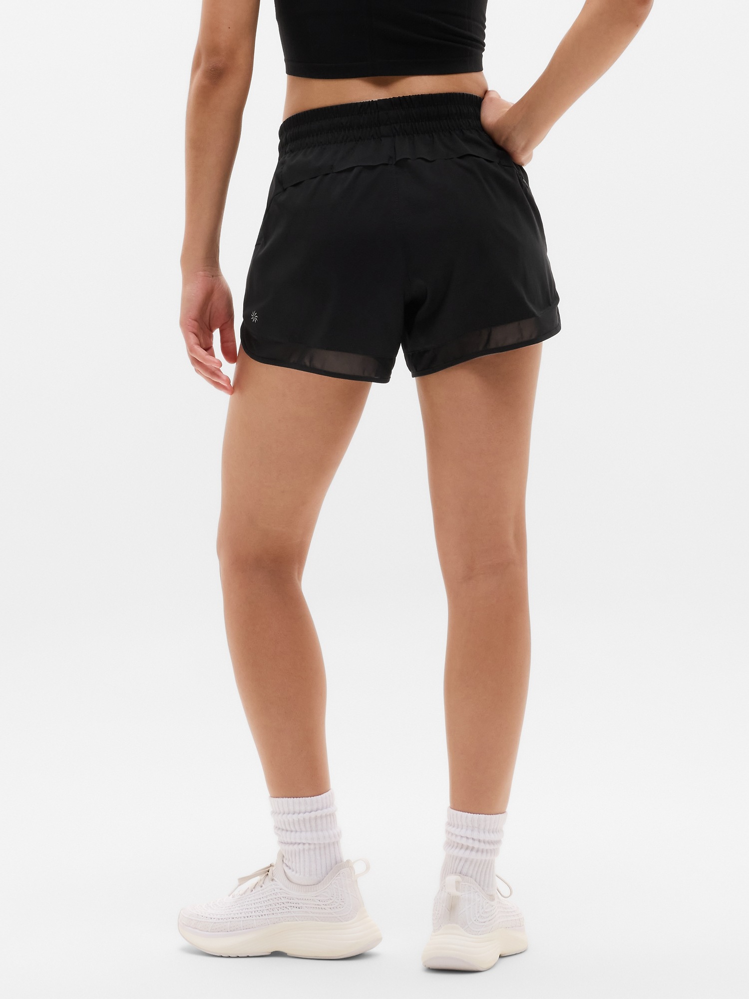 Женские шорты Athleta Mesh Racer Run Mid Rise 4", цвет: Чёрный — фото 3