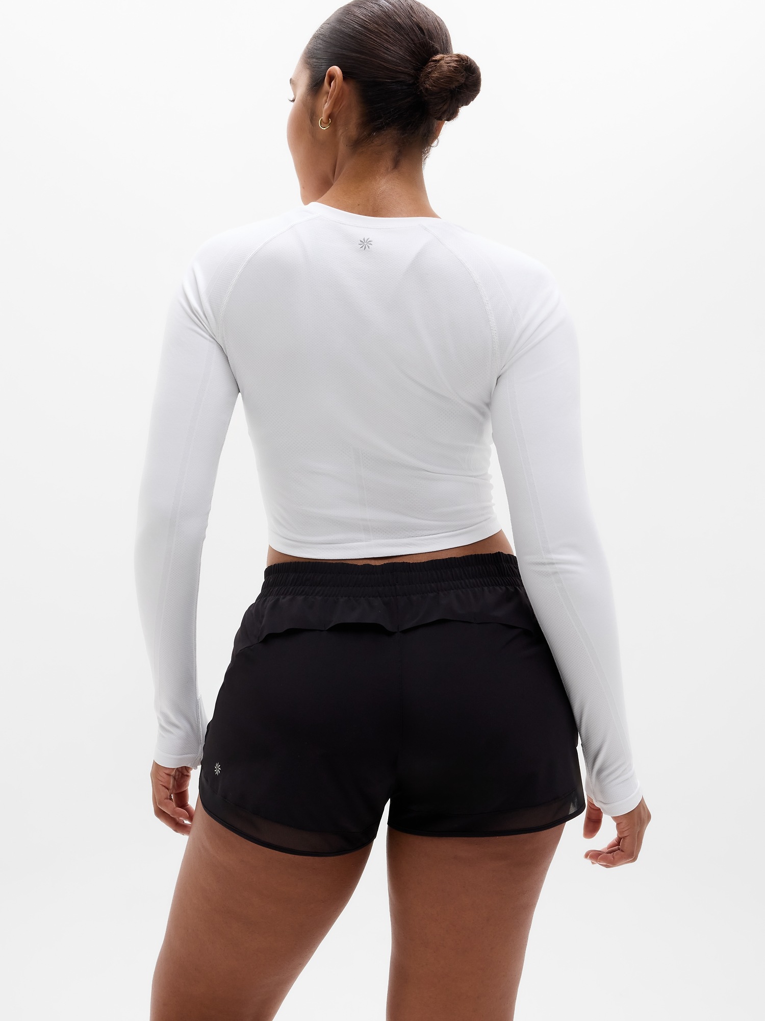 Женские шорты Athleta Mesh Racer Run Mid Rise 4", цвет: Чёрный — фото 7