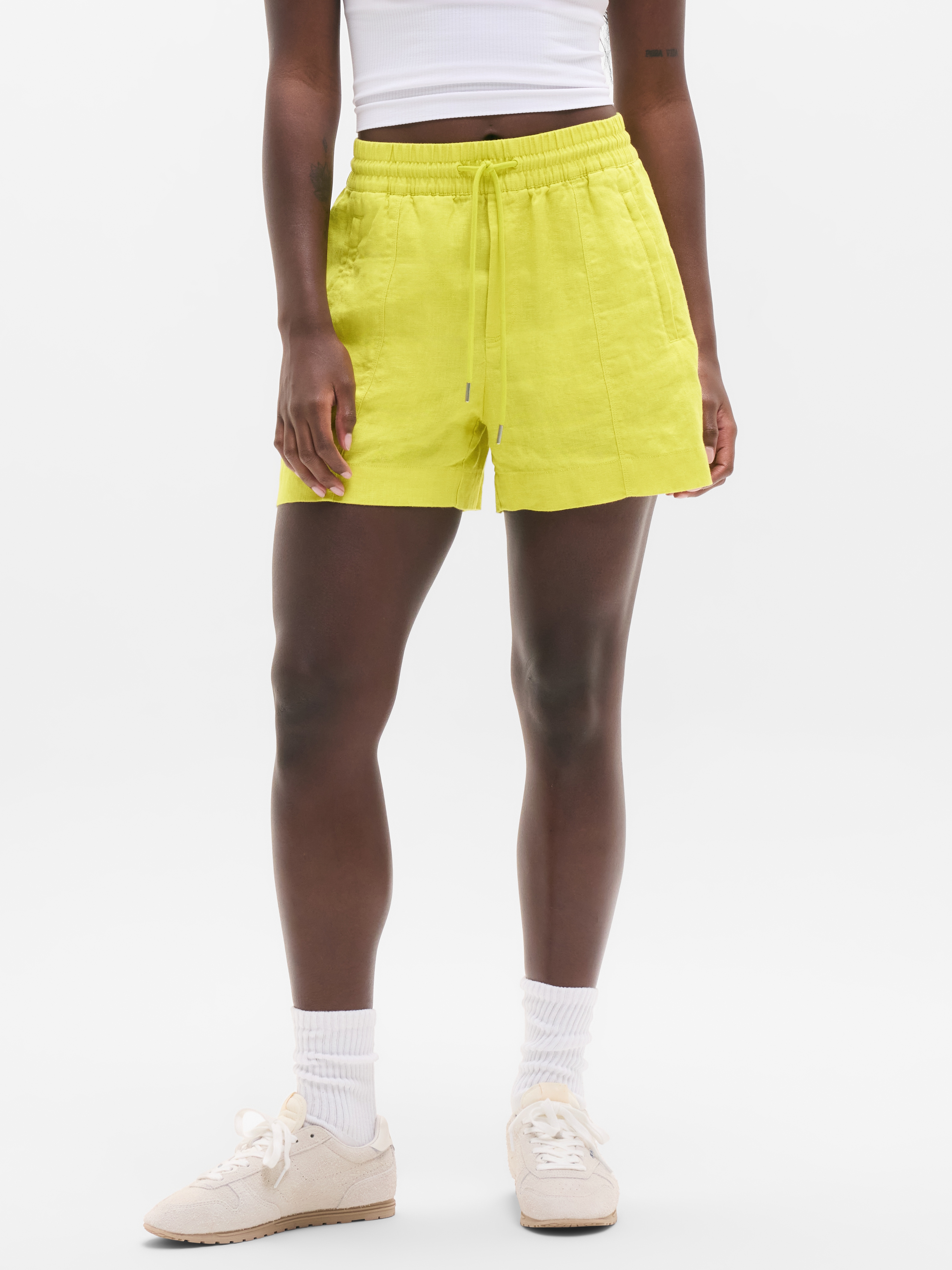 Retreat Linen Mid Rise 4" Short