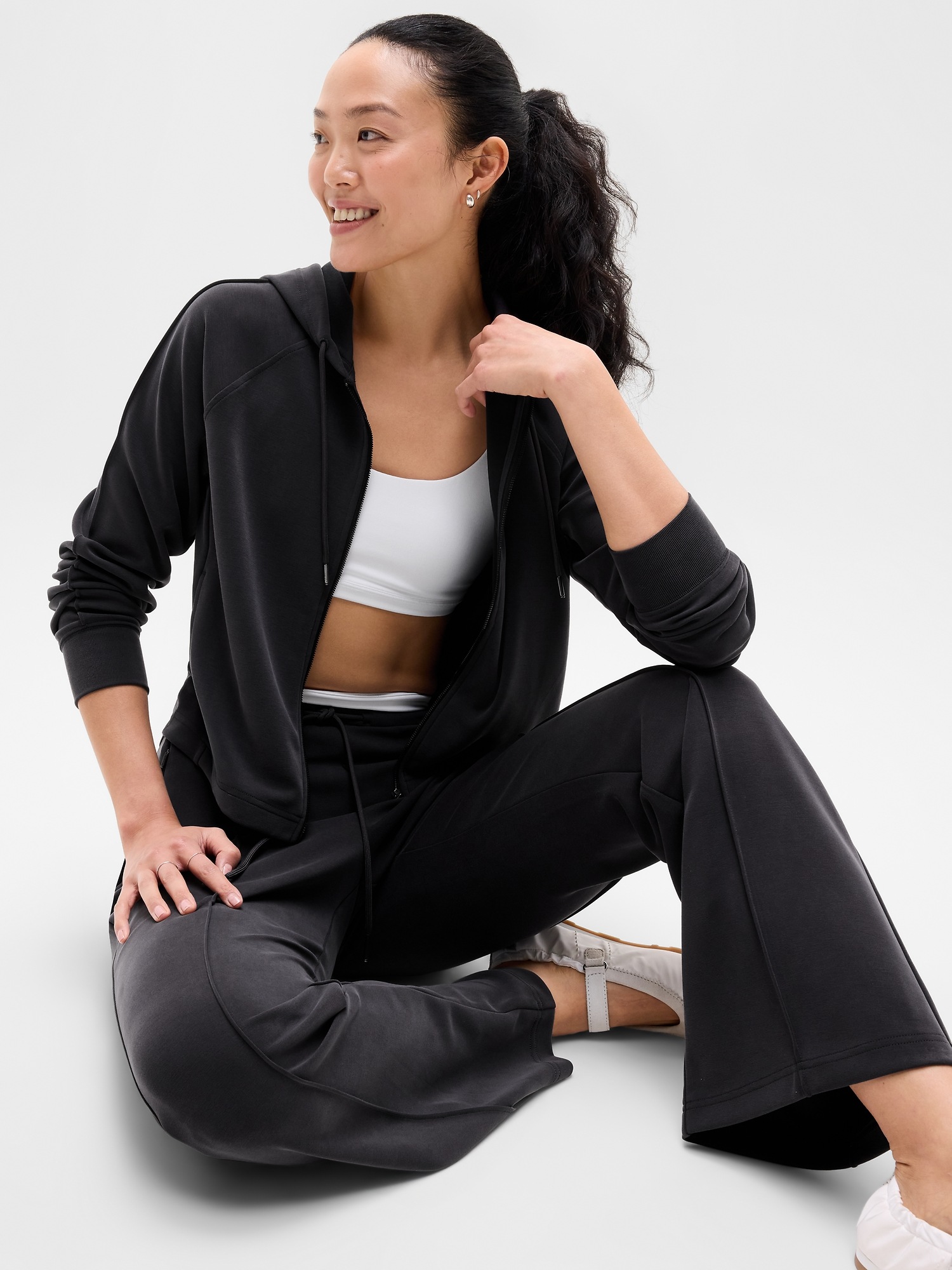 Женские куртки Athleta Seasoft Full Zip, цвет: Чёрный — фото 2