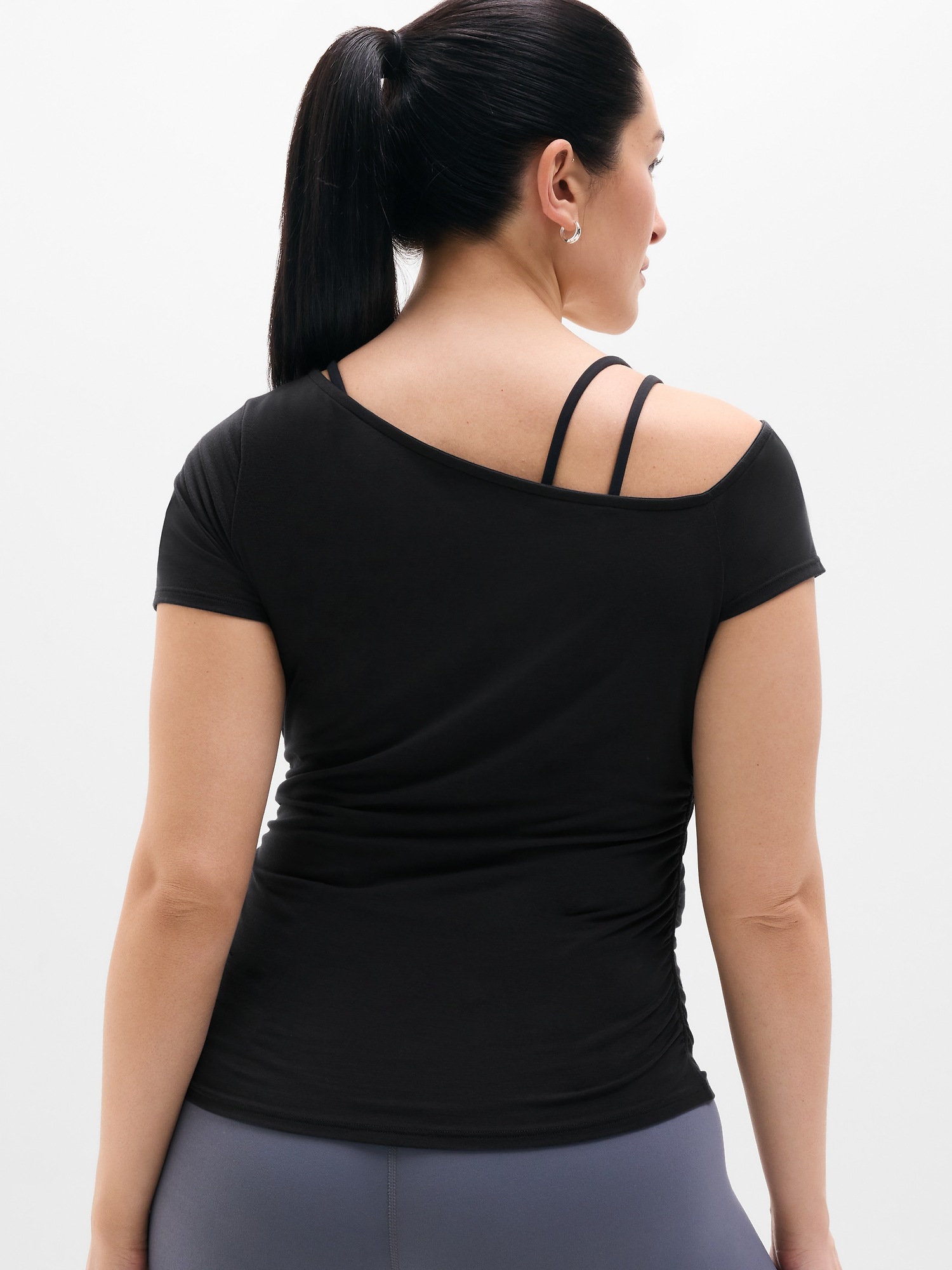 Женская футболка Athleta Move With Ease One Shoulder, цвет: Чёрный — фото 5