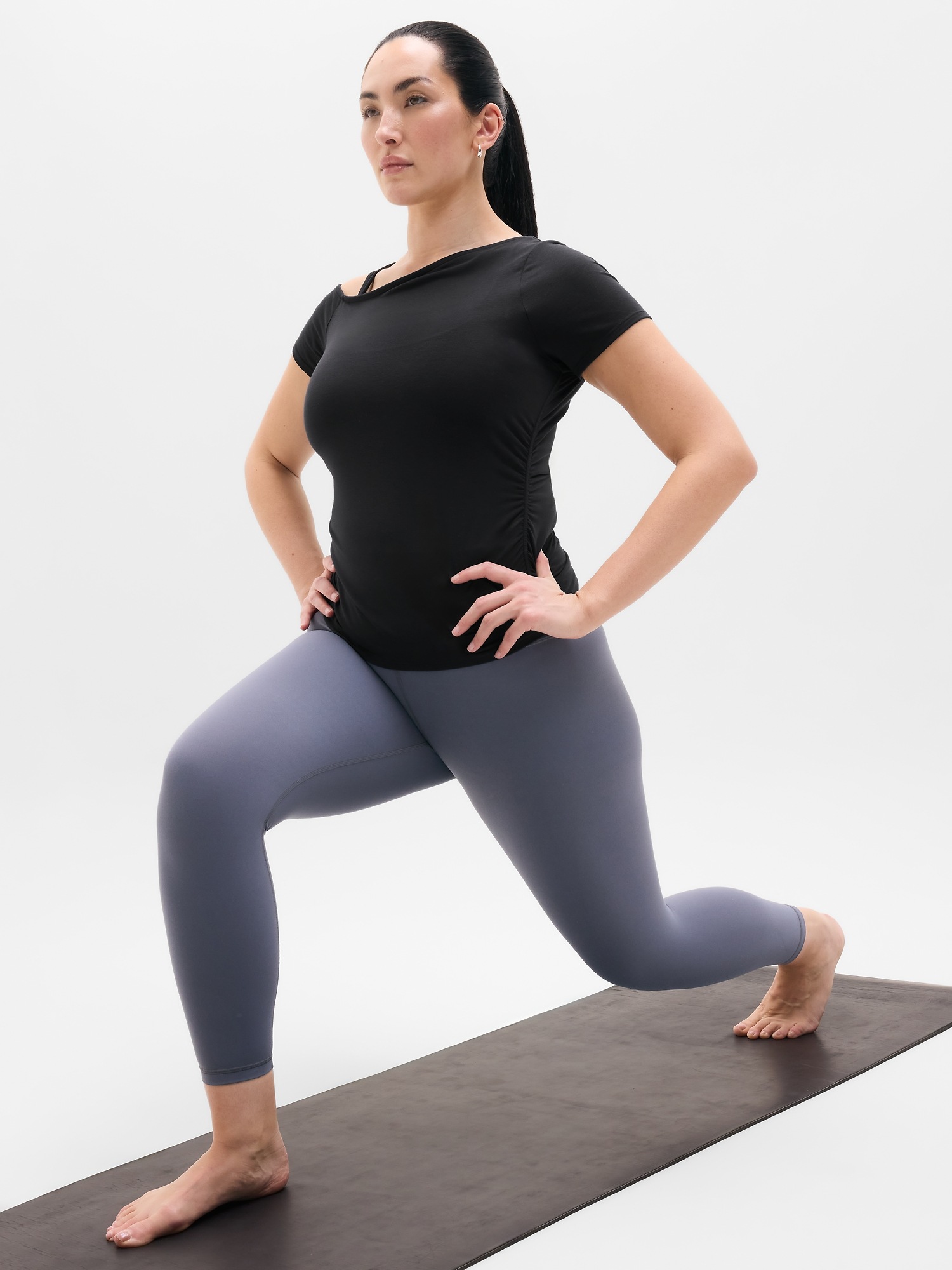 Женская футболка Athleta Move With Ease One Shoulder, цвет: Чёрный — фото 4