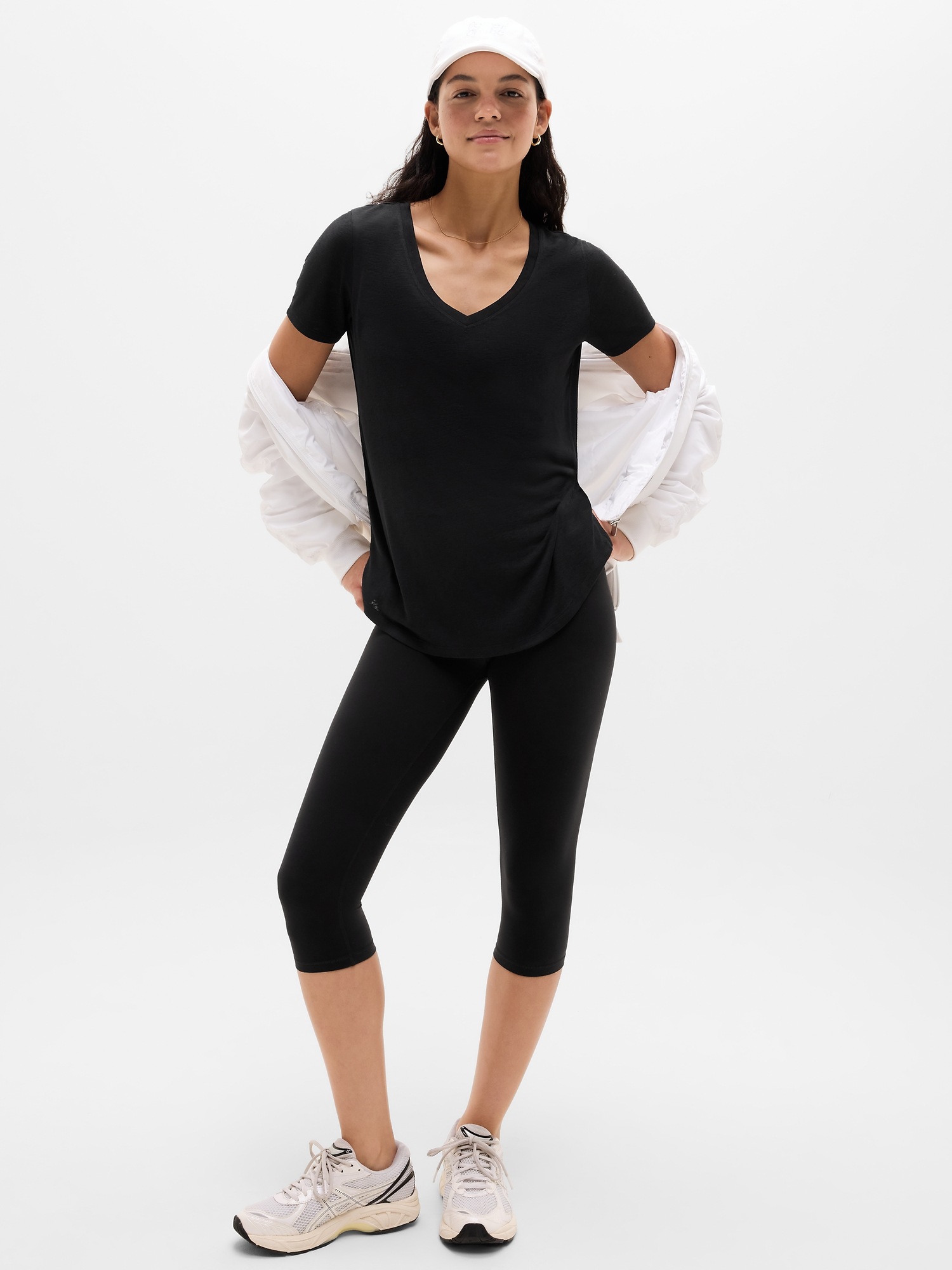 Женская футболка Athleta Breezy Scoop V-Neck, цвет: Чёрный — фото 2