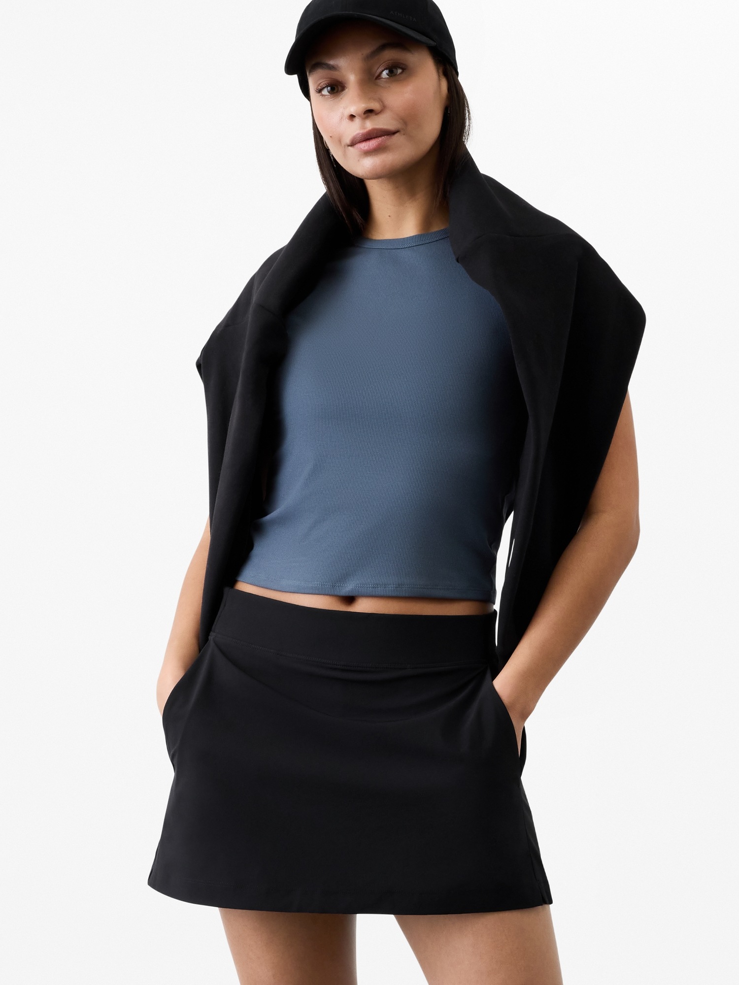 Женская юбка-шорты Athleta Brooklyn Mid Rise 13.5" Skort, цвет: Чёрный — фото 2