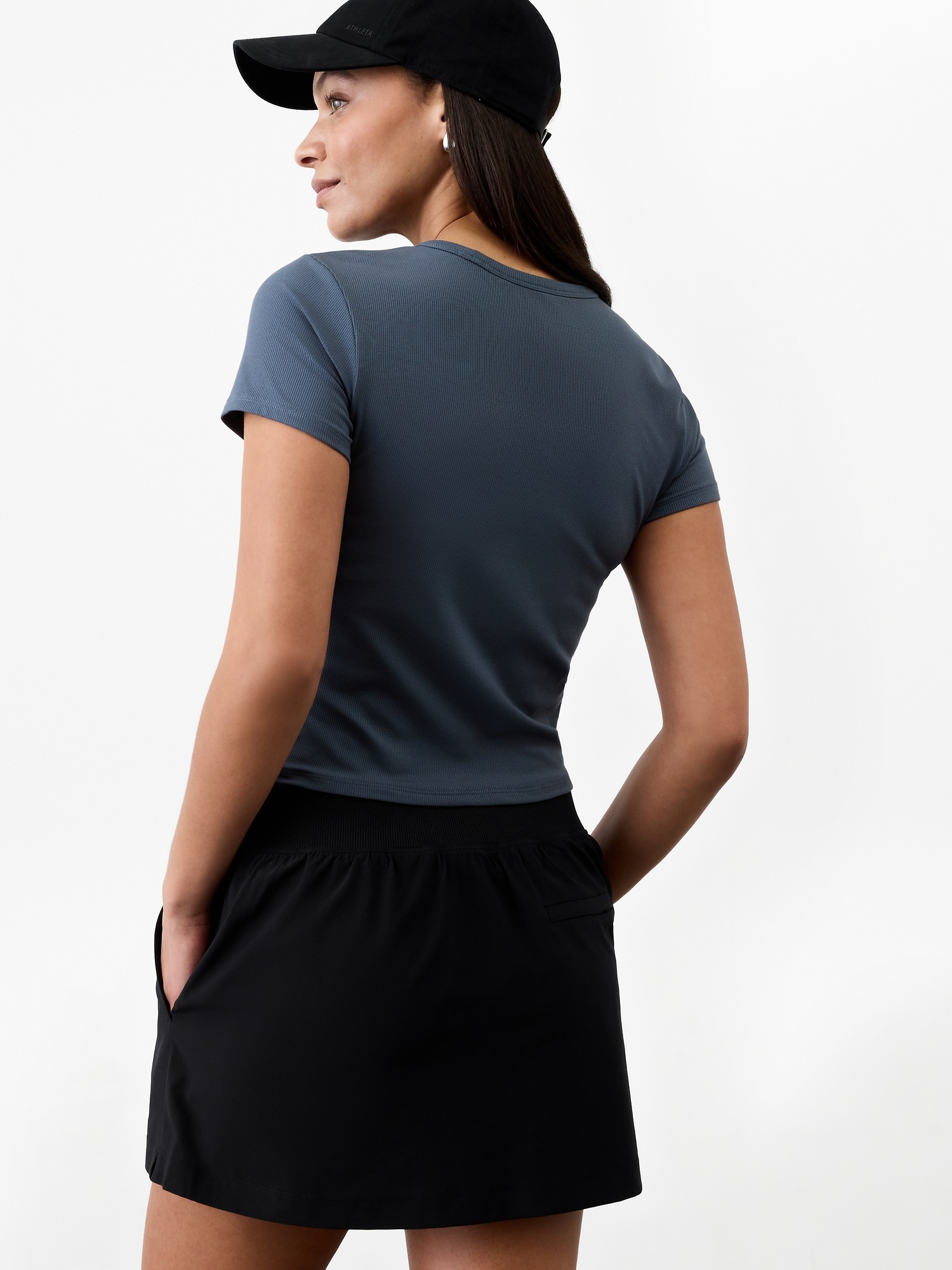 Женская юбка-шорты Athleta Brooklyn Mid Rise 13.5" Skort, цвет: Чёрный — фото 3