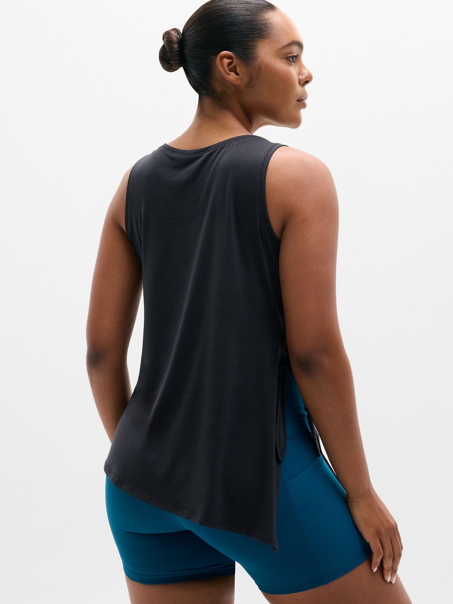 Женский топ Athleta Move With Ease Asym Tie, цвет: Чёрный — фото 5