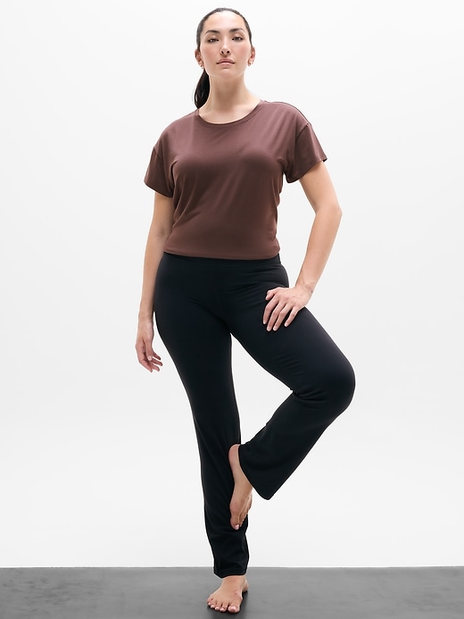 ヴェルディ×ATHLETA Move With Ease Tee | Athleta