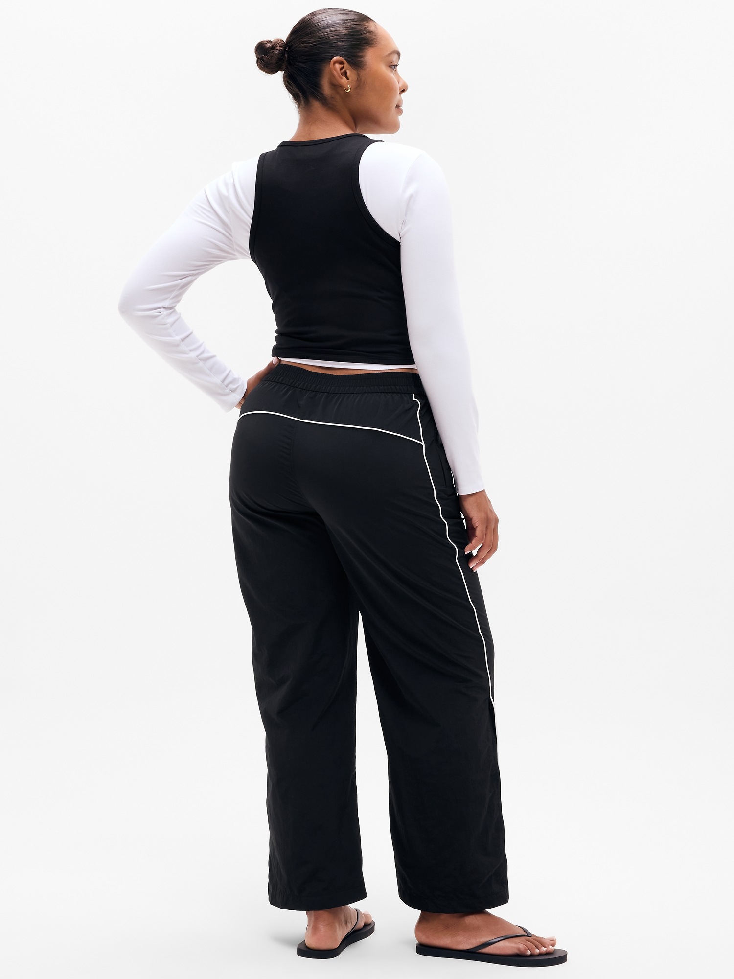 Женские брюки Athleta On The Move Mid Rise Track, цвет: Чёрный / Белый — фото 5