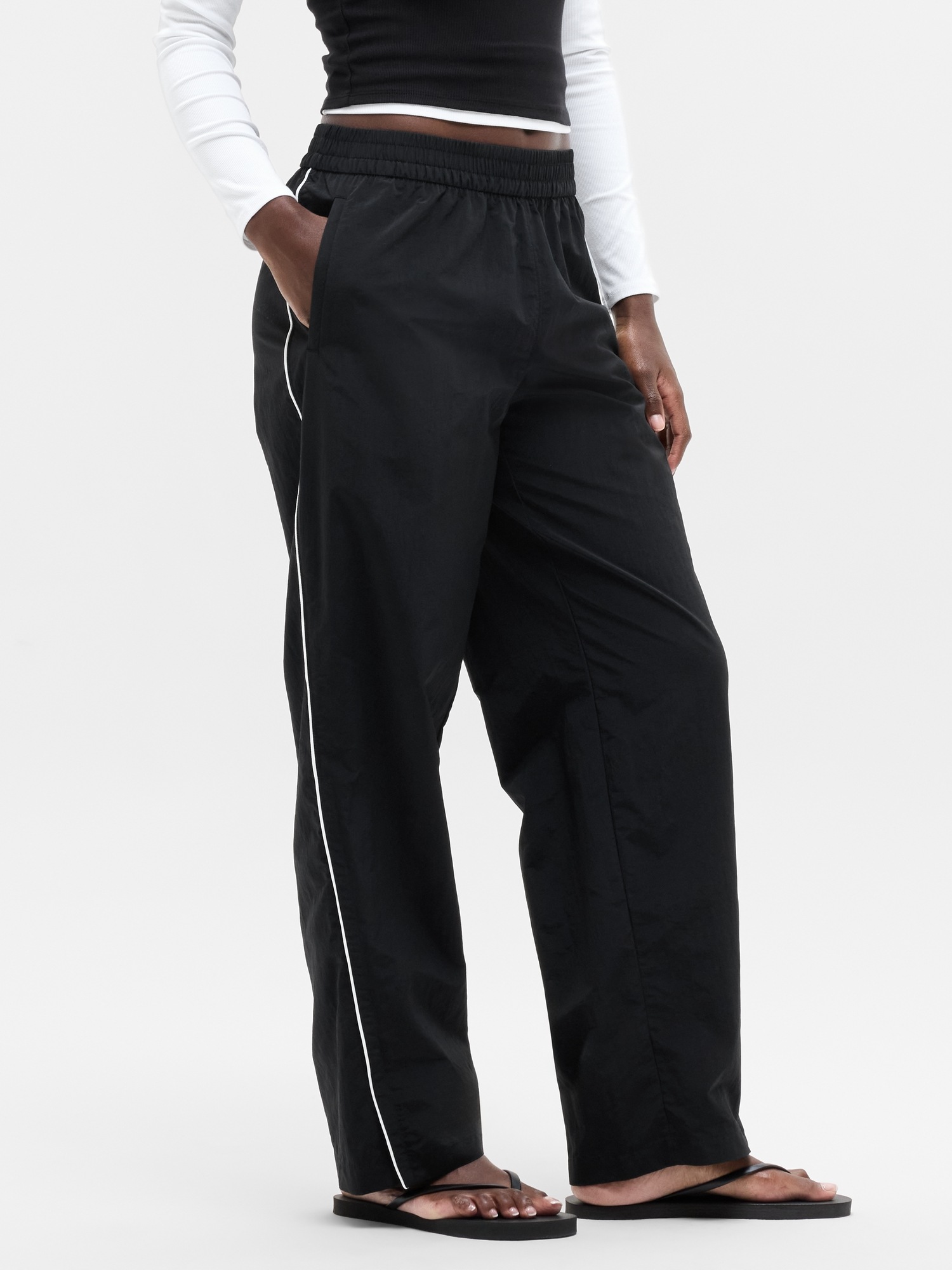 Женские брюки Athleta On The Move Mid Rise Track, цвет: Чёрный / Белый — фото 2