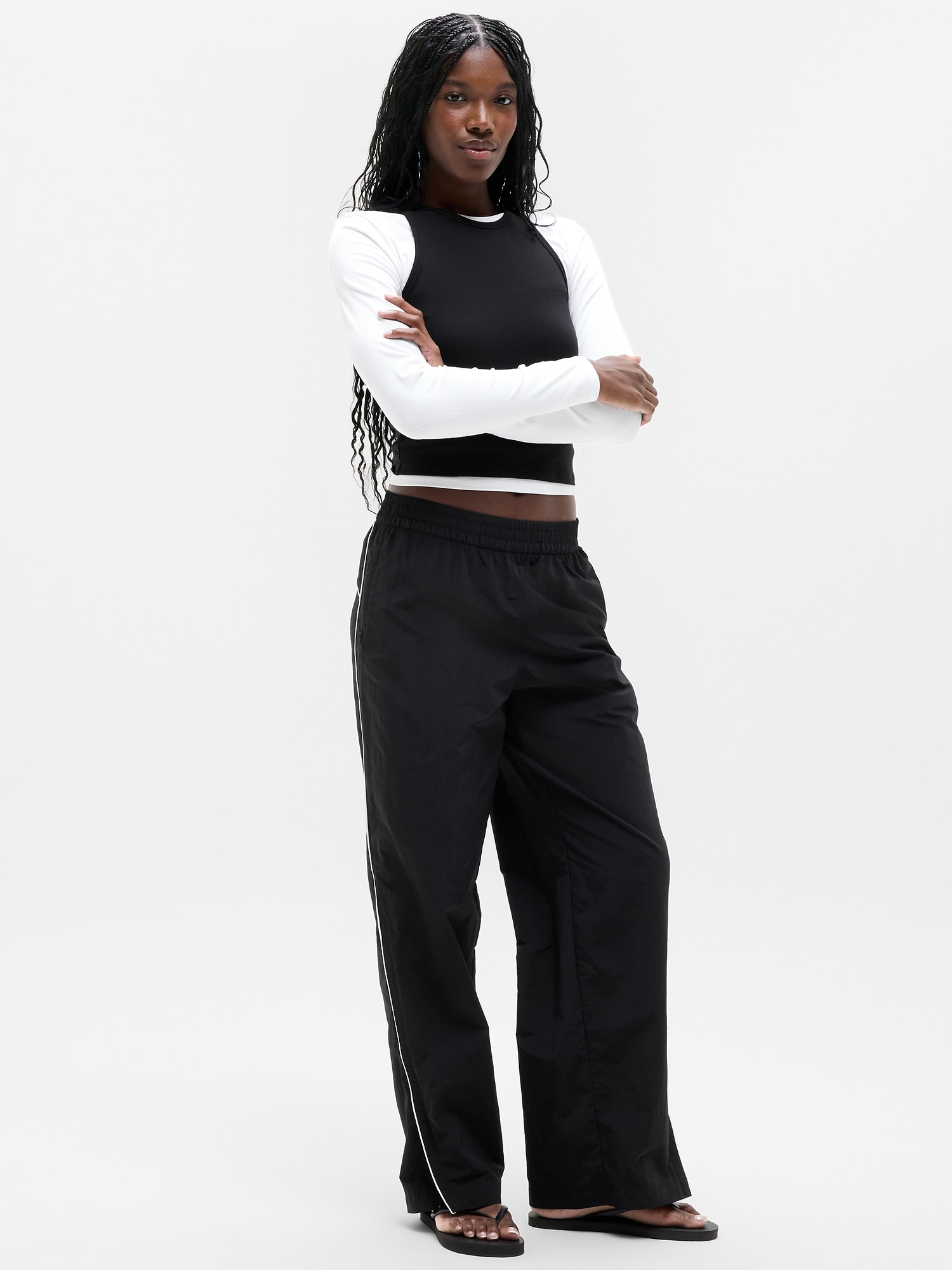 Женские брюки Athleta On The Move Mid Rise Track, цвет: Чёрный / Белый