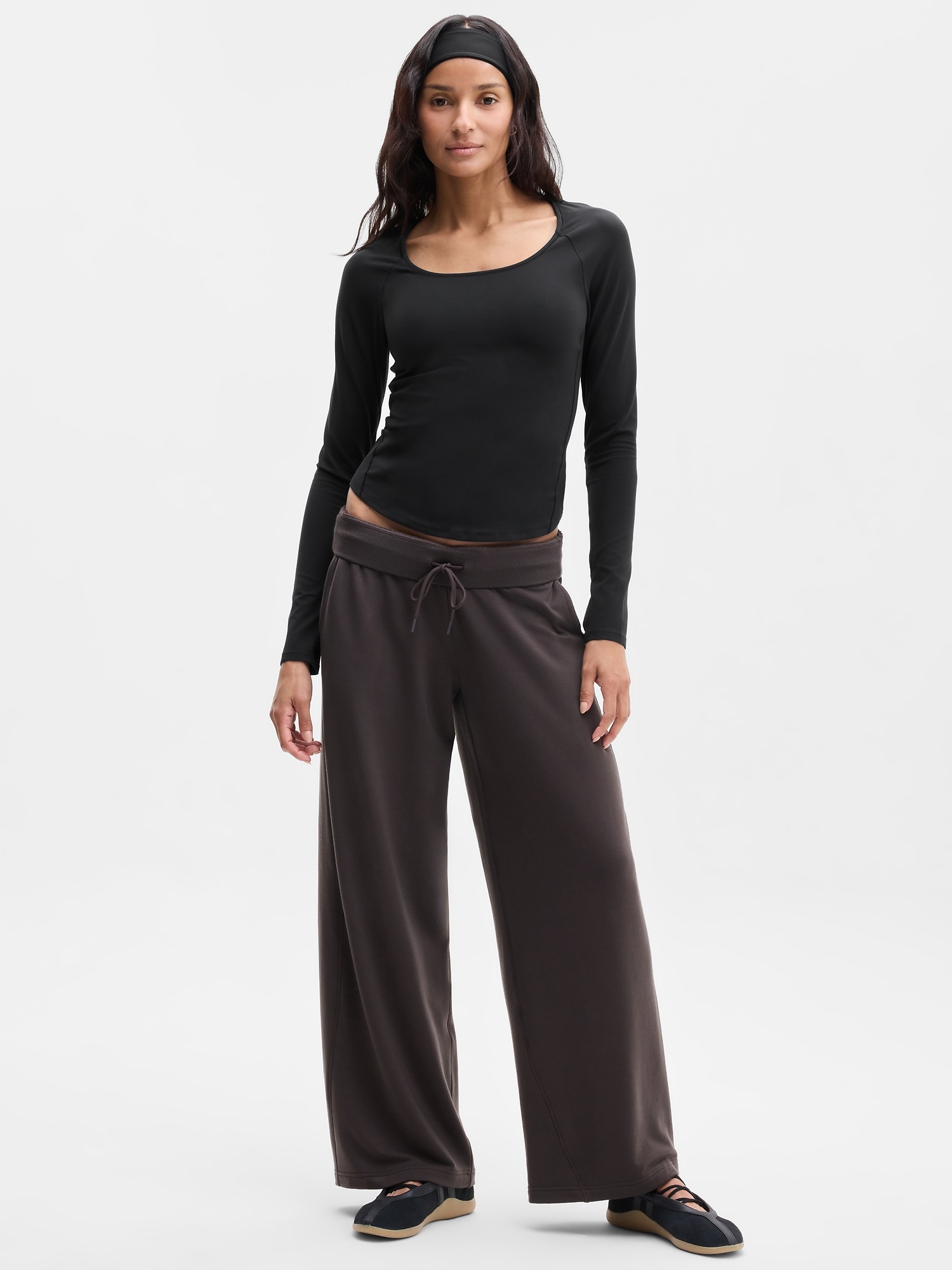 Женский топ Athleta Transcend Scoop, цвет: Чёрный — фото 2