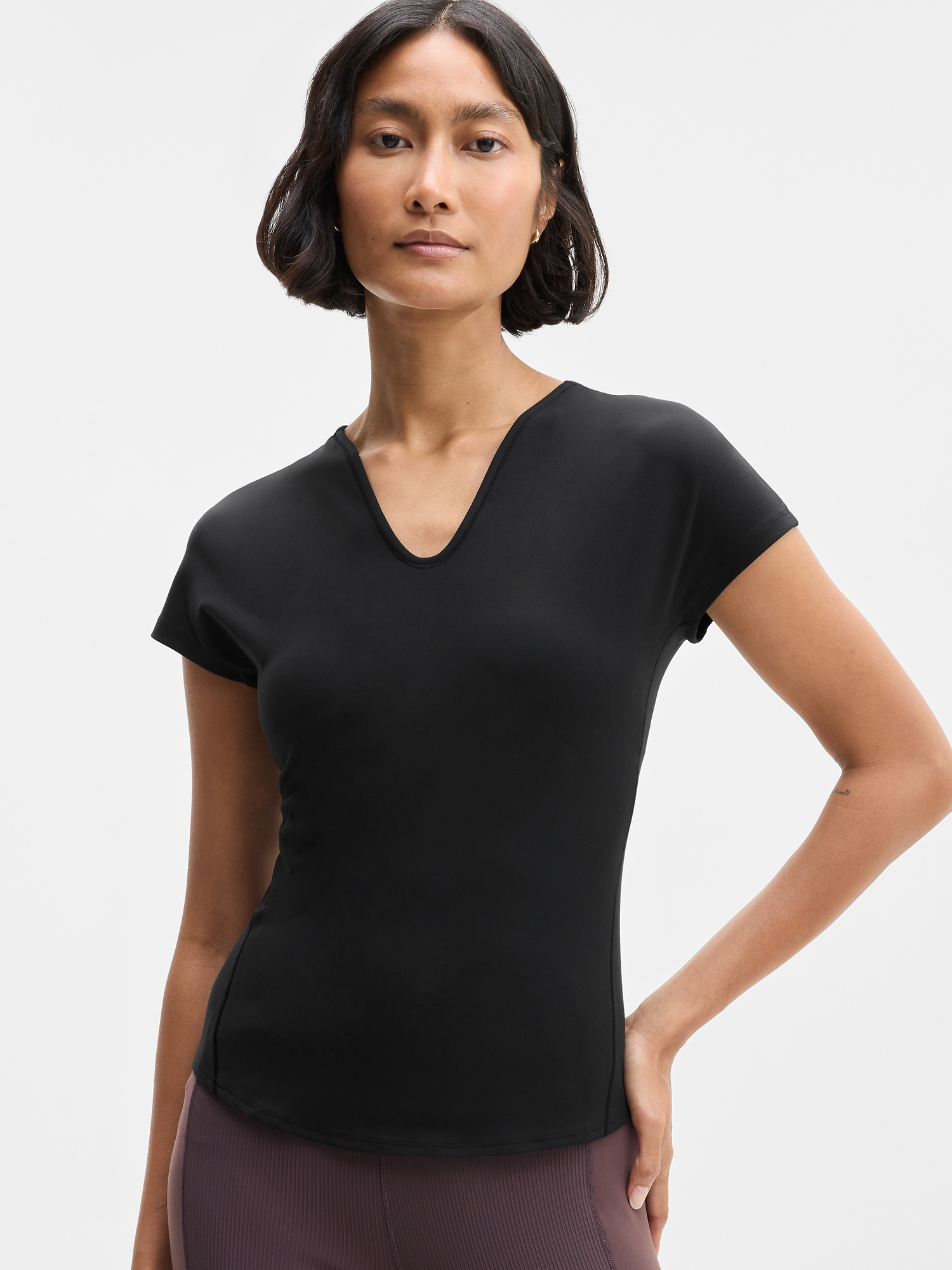 Женская футболка Athleta Transcend V-Neck, цвет: Чёрный