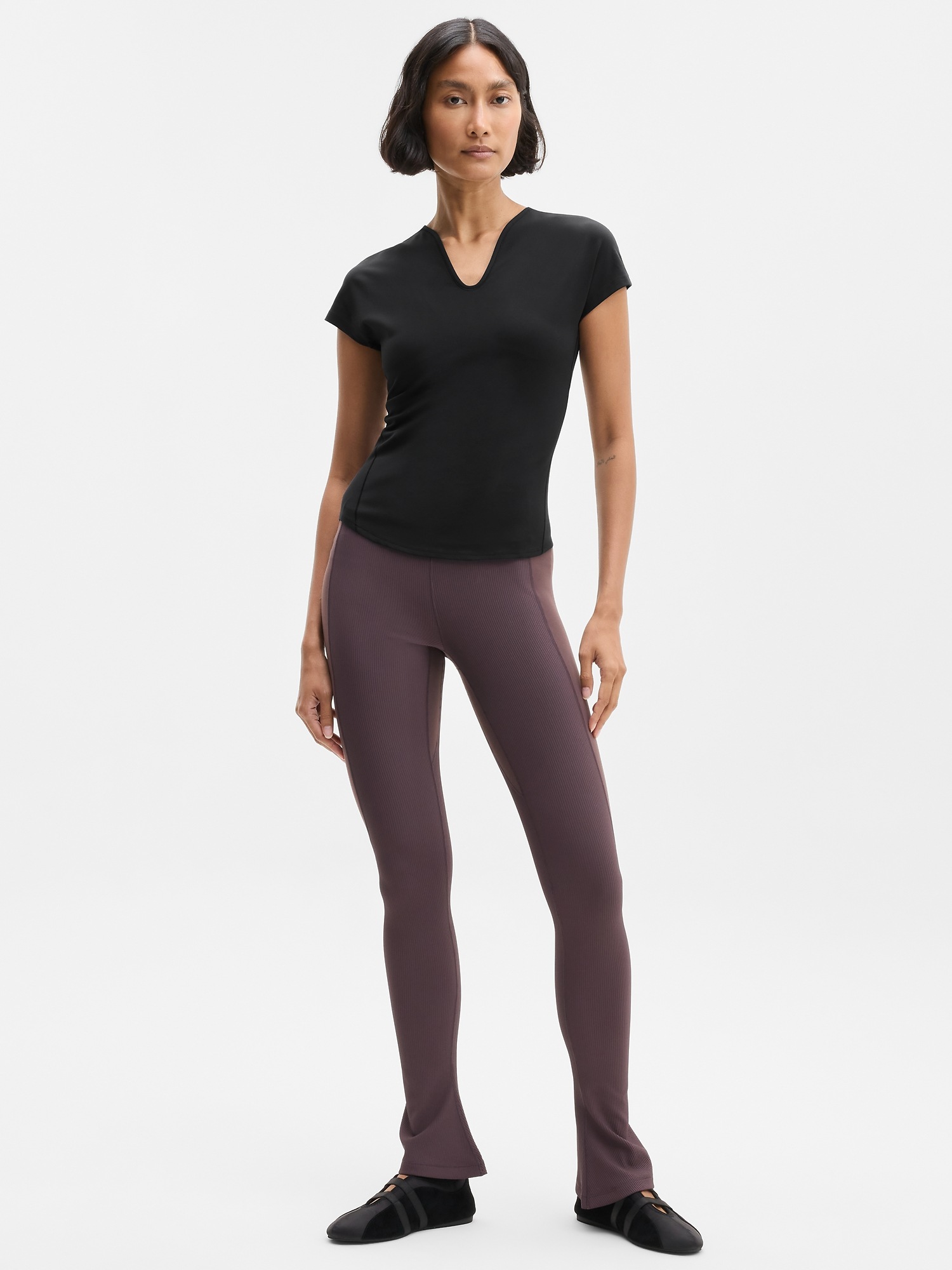 Женская футболка Athleta Transcend V-Neck, цвет: Чёрный — фото 2