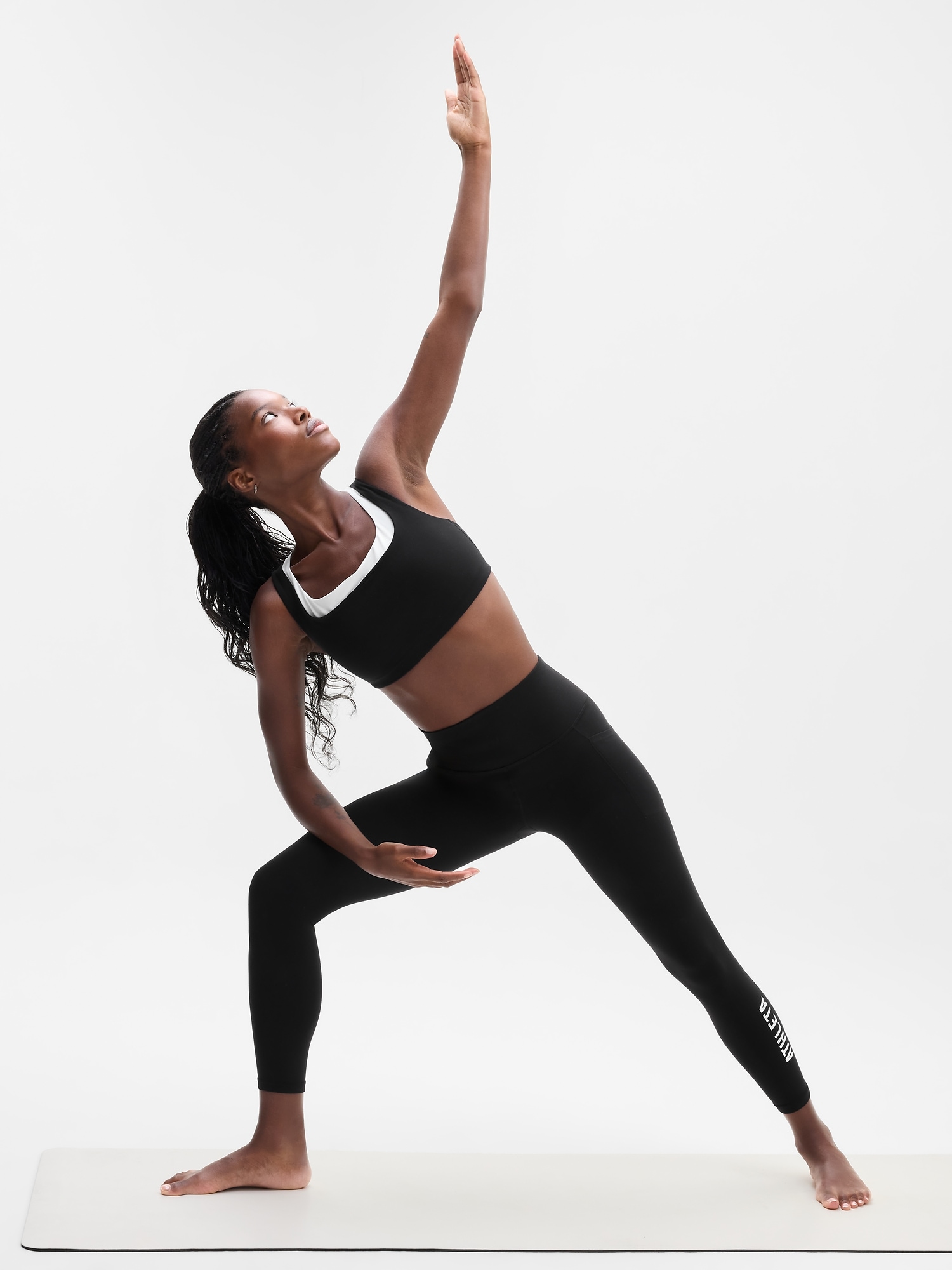 Спортивное бра D-DD — Athleta, цвет: Чёрный / Белый — фото 2