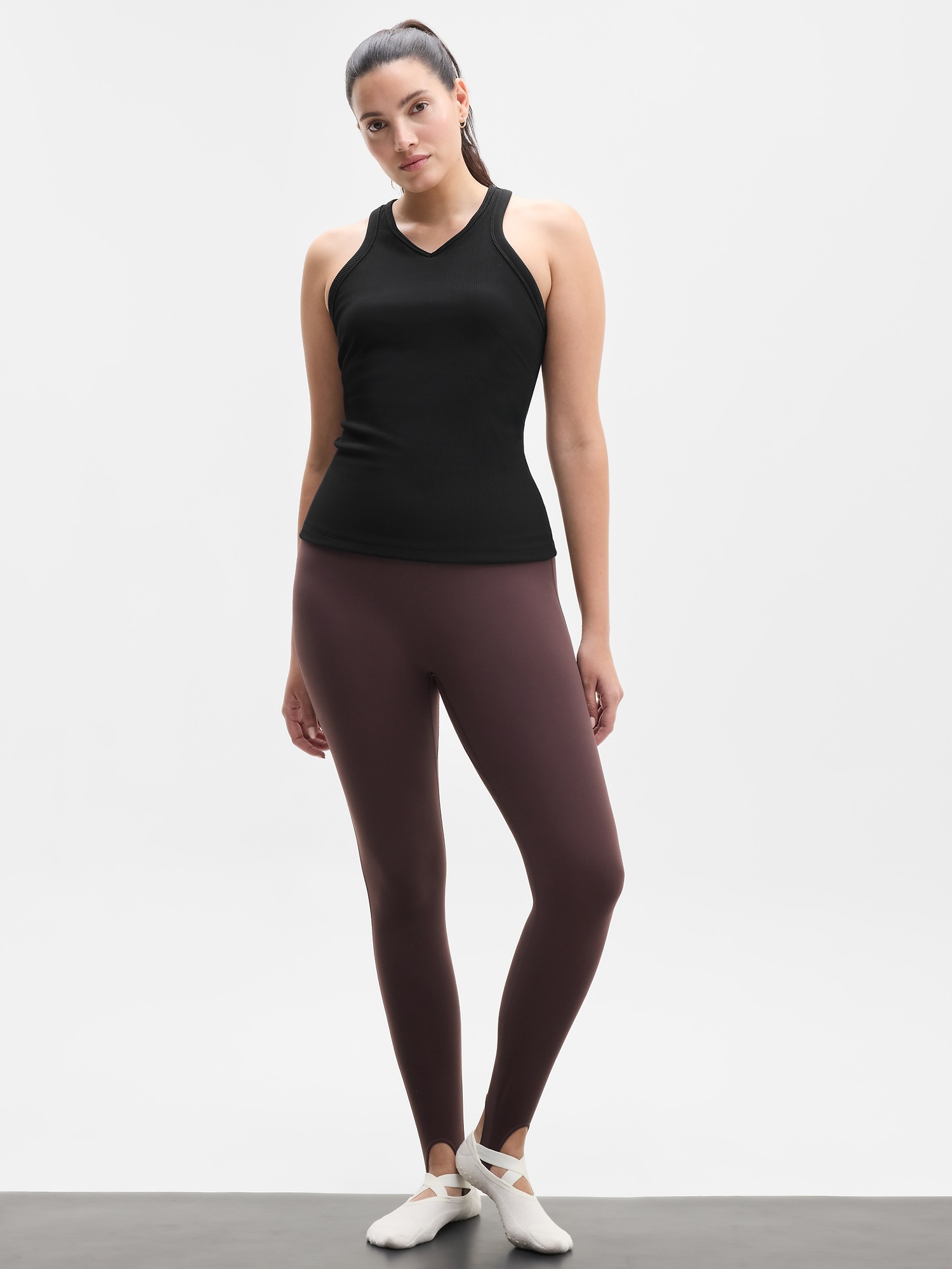 Женский топ Athleta Reset Rib Built In Bra Tank, цвет: Чёрный — фото 5