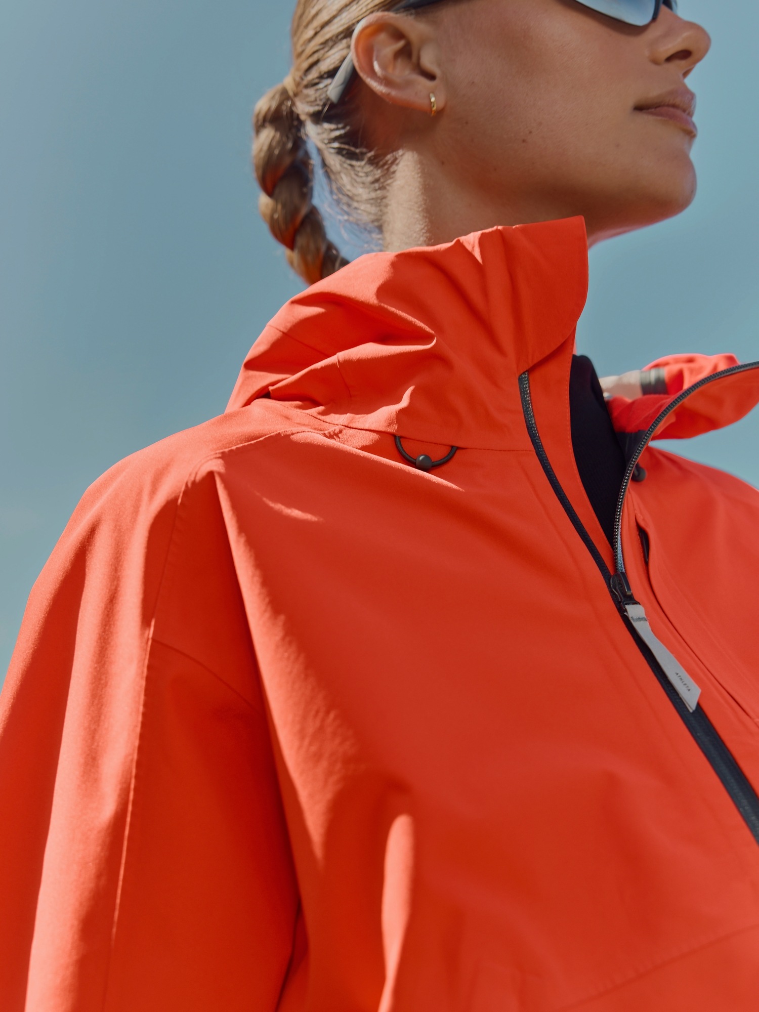 Женская куртка Athleta Waterproof Cinch, цвет: Ember — фото 8